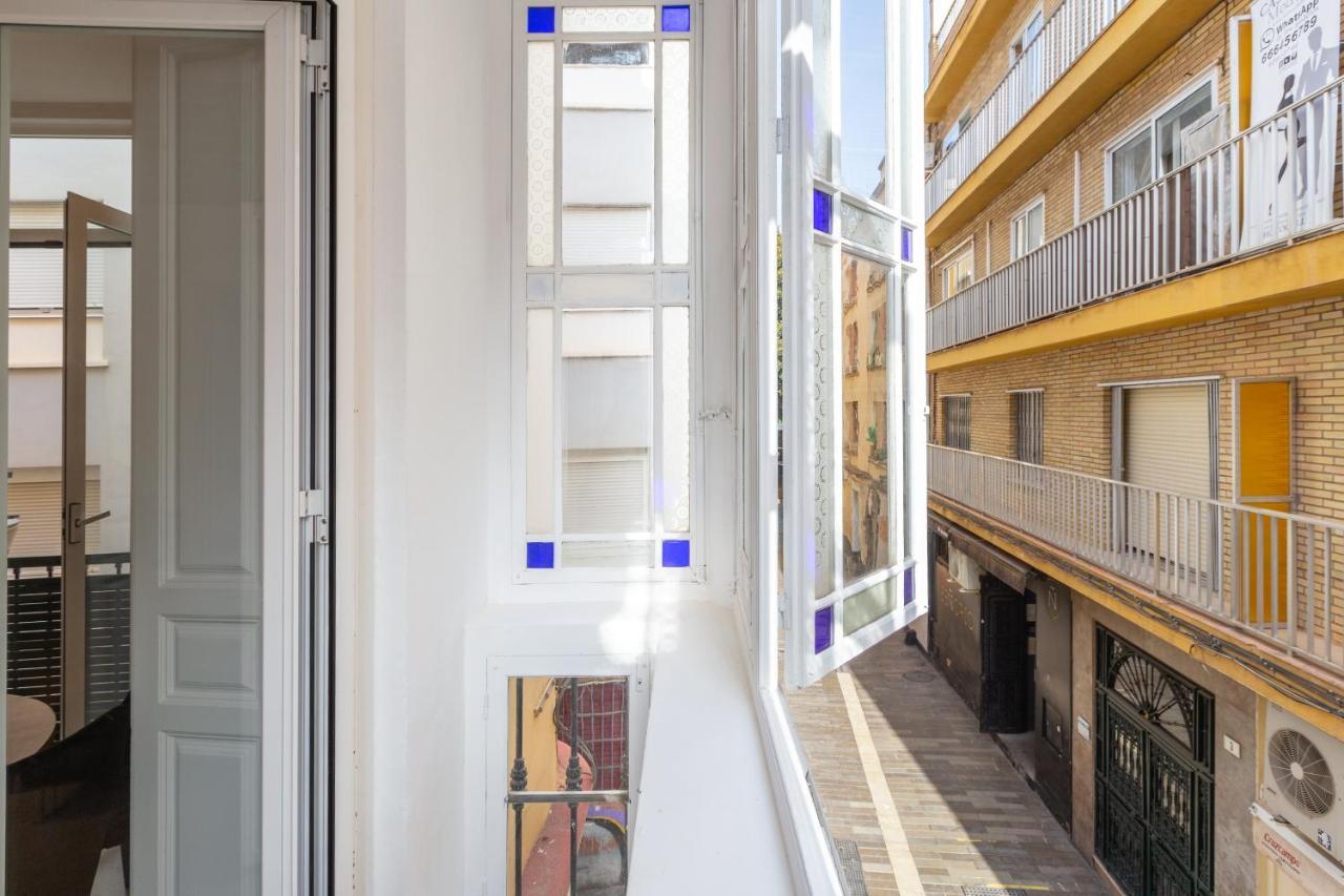 Wonderful With Three Bedrooms And Two Bathrooms In The Center Malaga