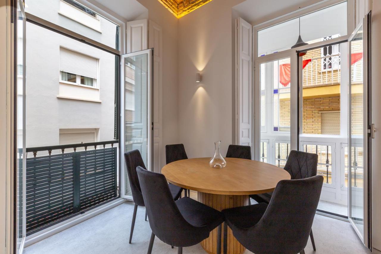 Wonderful With Three Bedrooms And Two Bathrooms In The Center Malaga