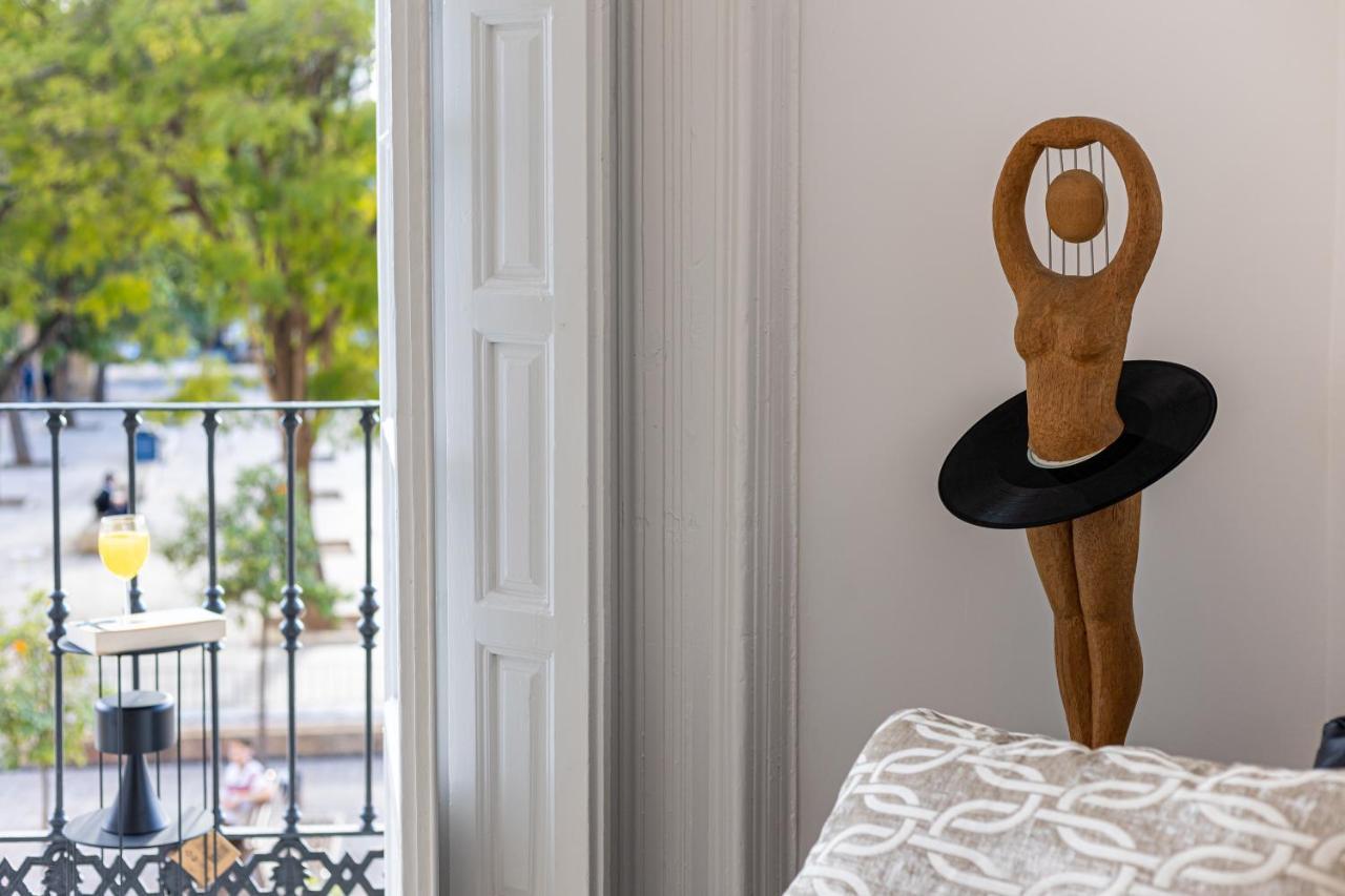 Center Flat Balcony At Picasso's Apartment *