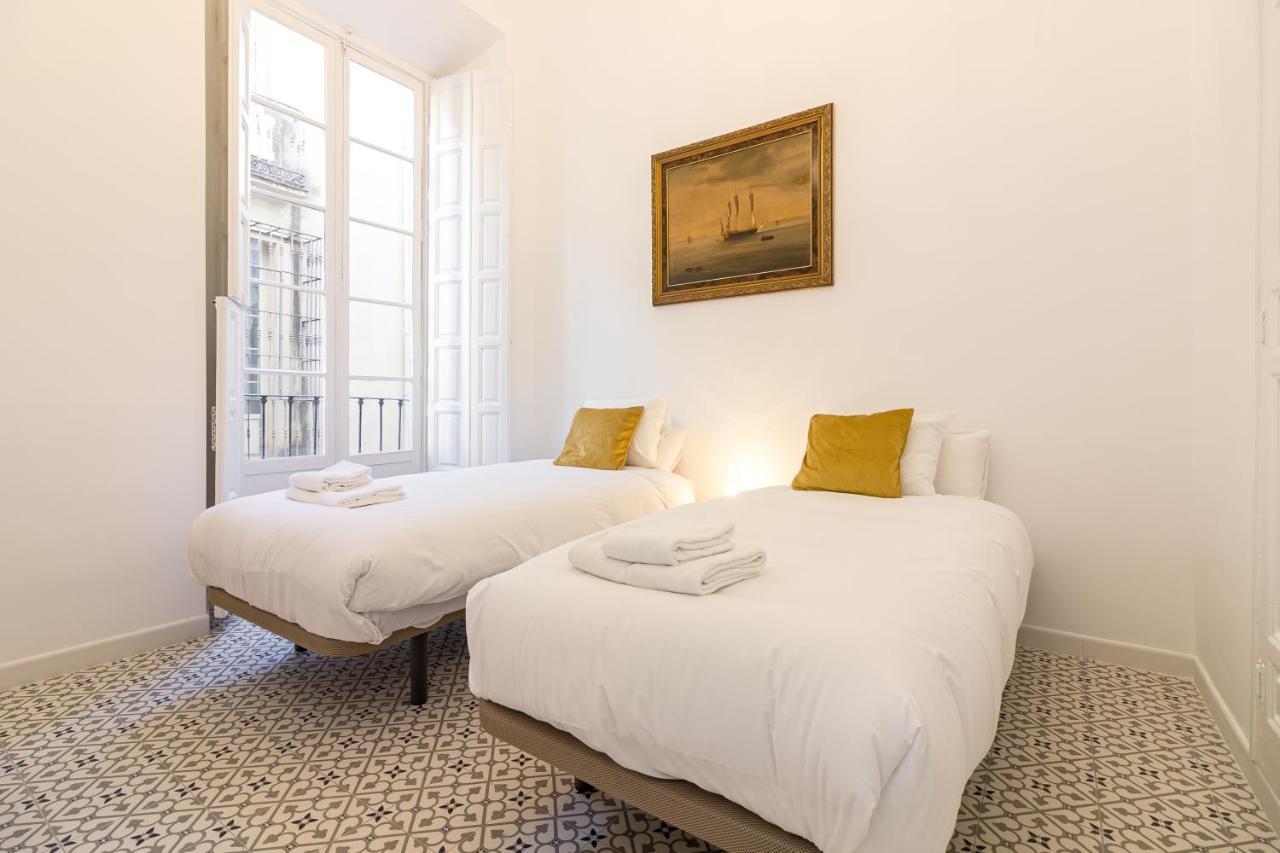 Center Flat Balcony At Picasso's Apartment *
