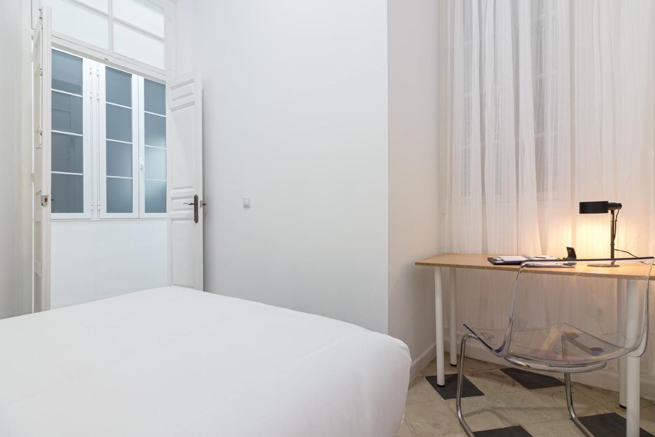 Apartment Center Flat Balcony At Picasso's *