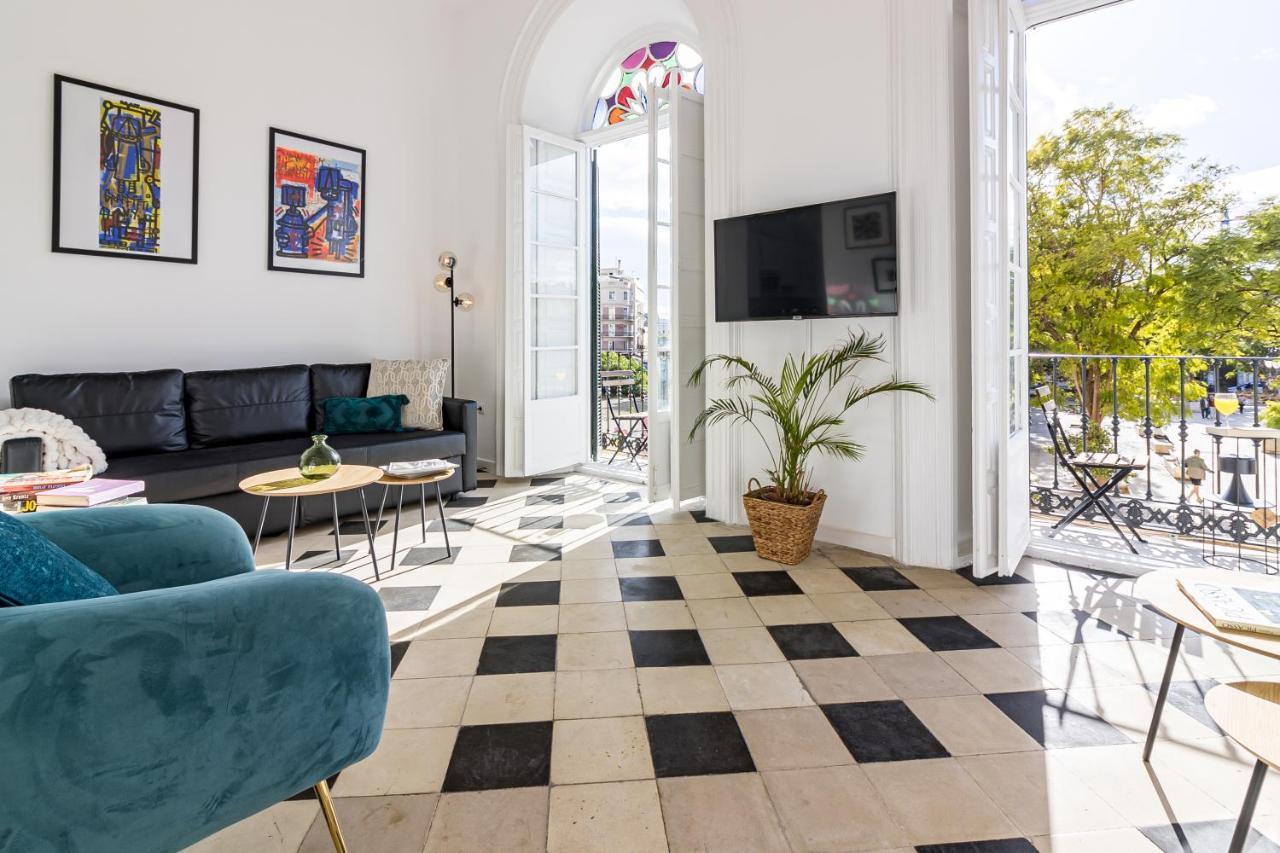 Center Flat Balcony At Picasso's