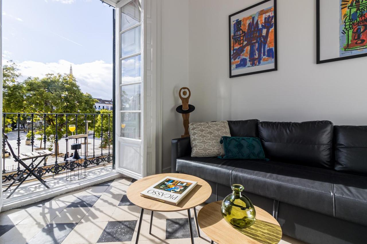Apartment Center Flat Balcony At Picasso's *