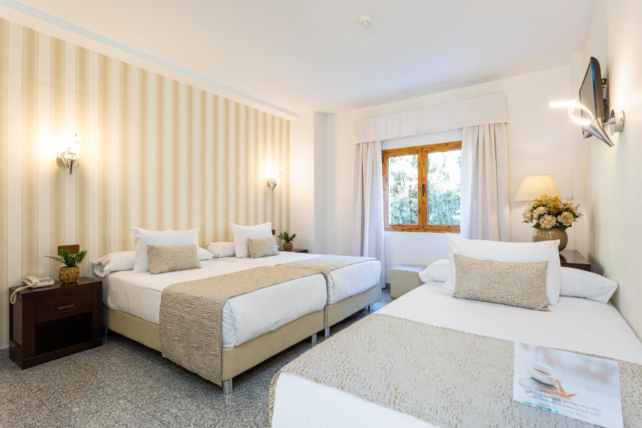 Hotel Plaza Del Castillo 4*