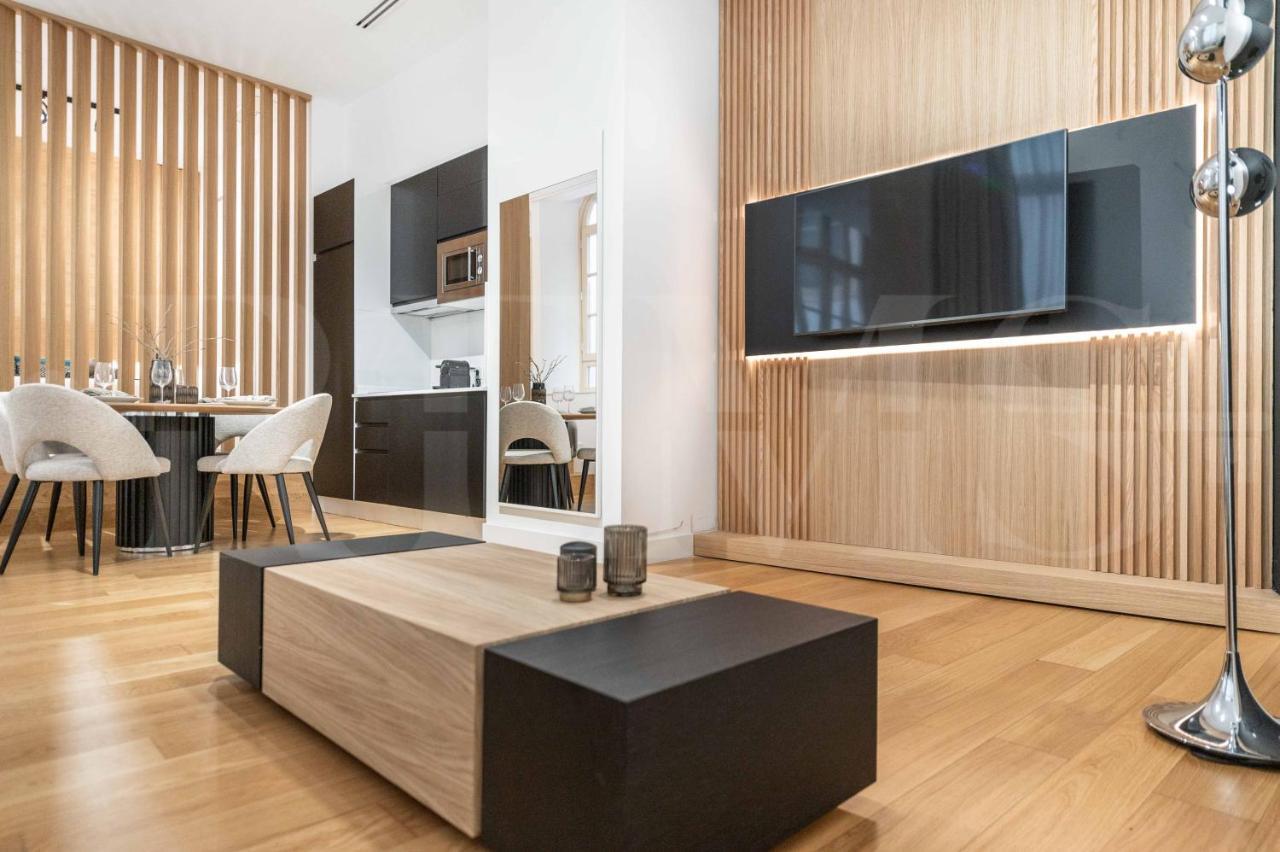Elegant In The Heart Of By Rems Apartment *