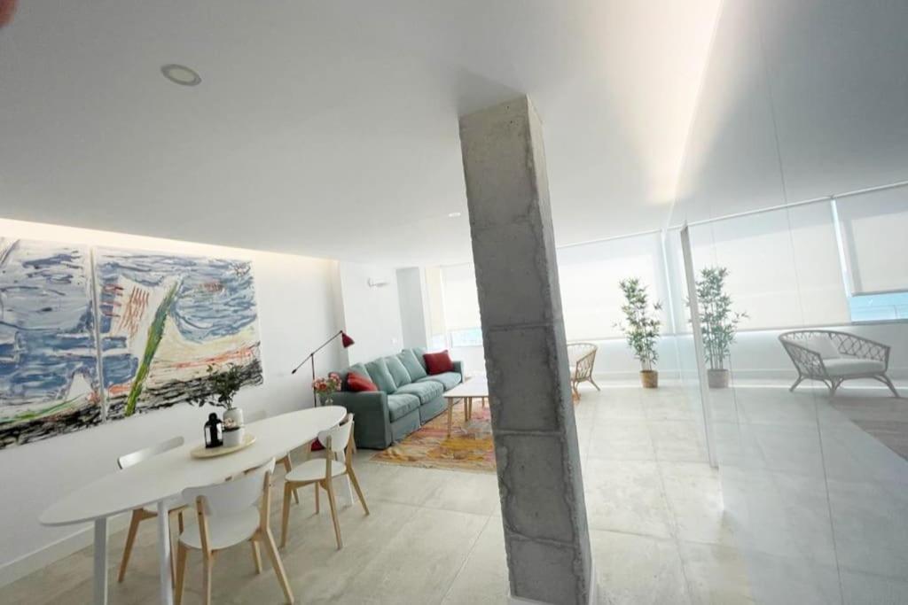 Moderno Y Completo Frente Al Mar Apartment