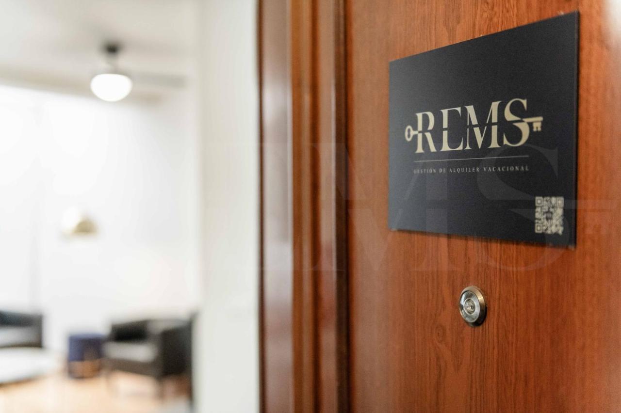 Modern Gem In Heart Of Malaga, Near Sights Rems *