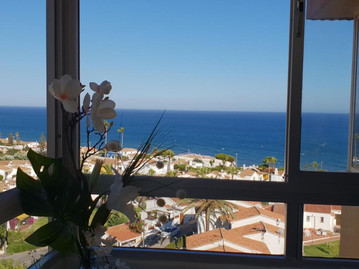 Frente A La Playa. Vistas Al Mar. La Cala De Mijas *