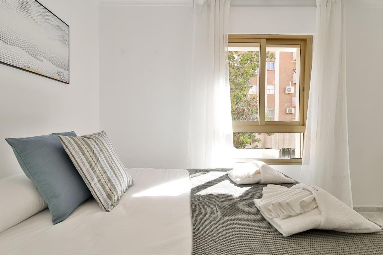 C9 Roomy Luminous 5 Bedroom In Town Apartamento
