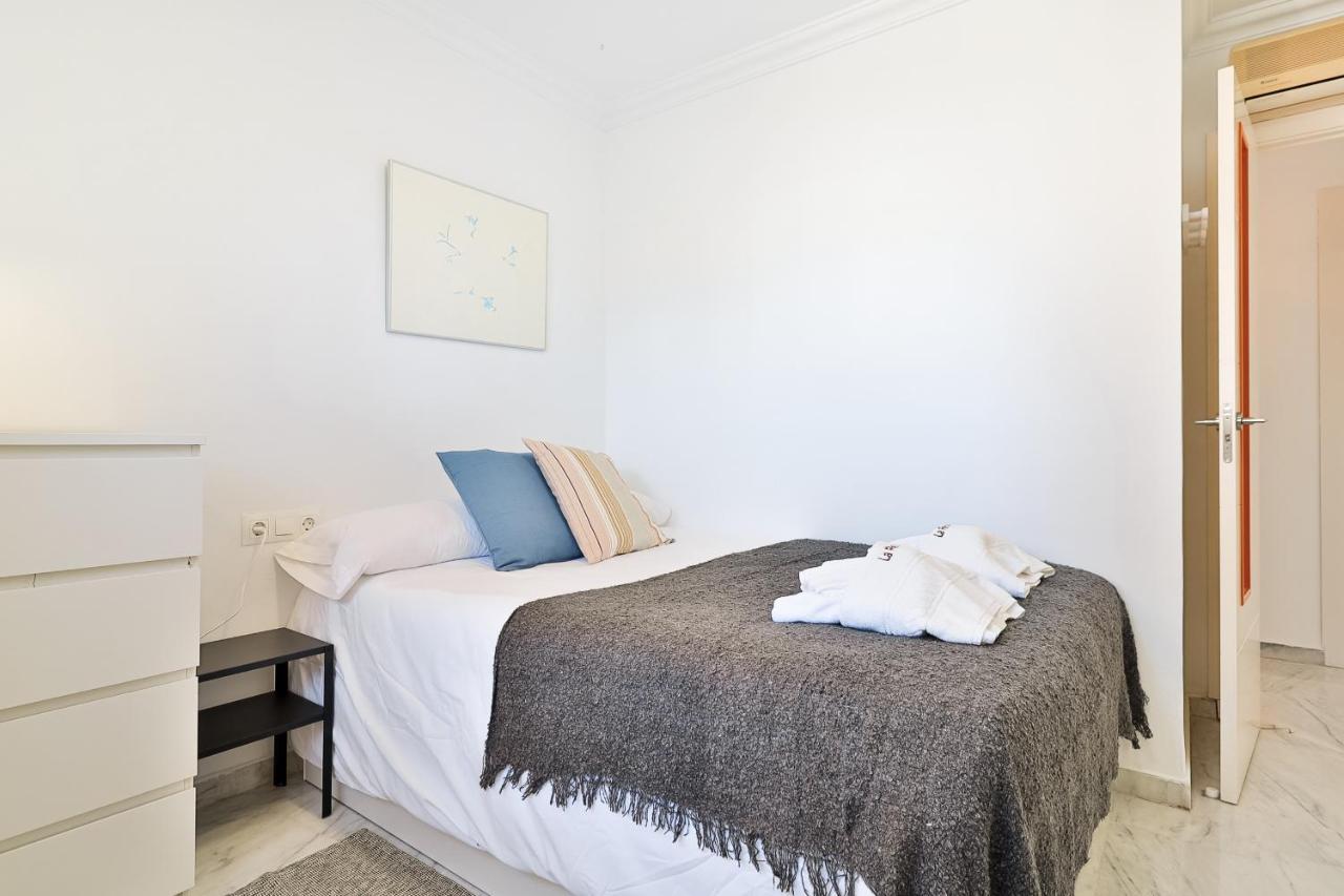 C9 Roomy Luminous 5 Bedroom In Town Apartamento