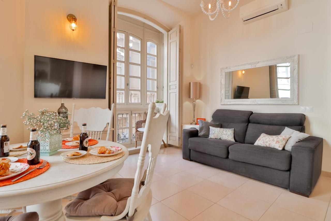 Flat 2 Bedrooms In The Center Apartment *