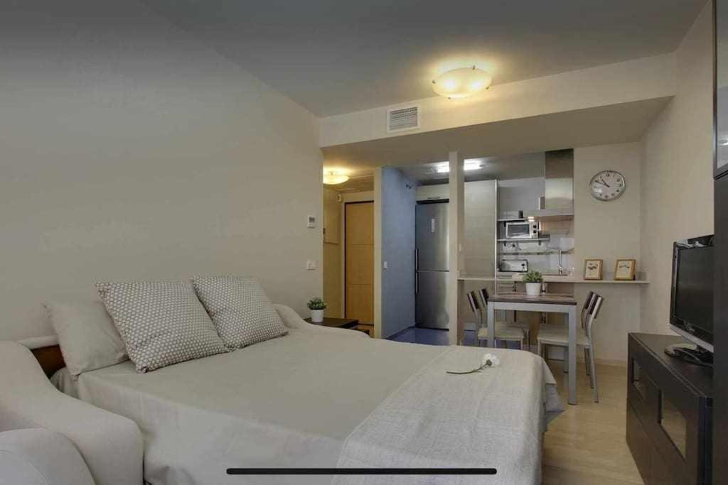 Apartment Pacifico 1º Linea De Playa Con Piscina Y Parking Malaga