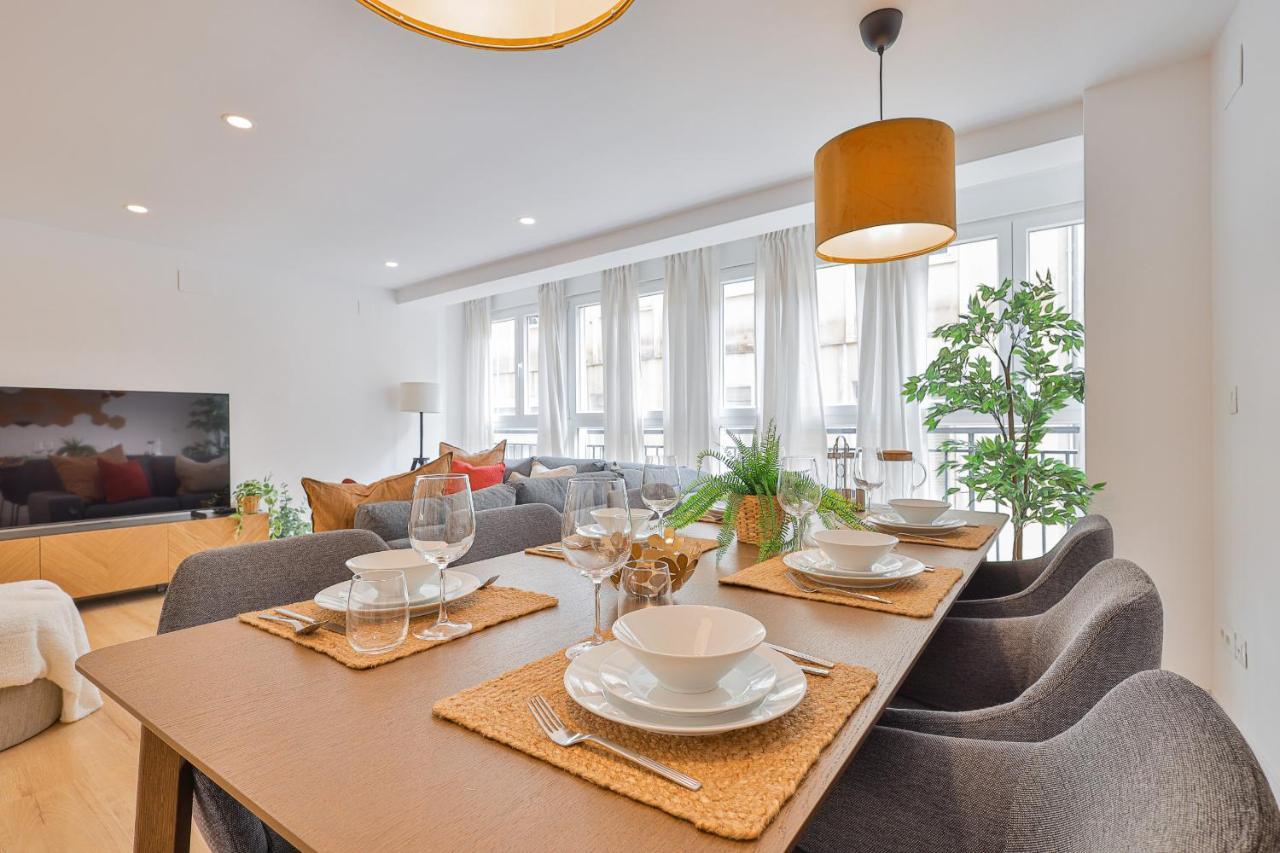 Apartment C26 Gorgeous 4 Bdrm In Plaza Uncibay Malaga