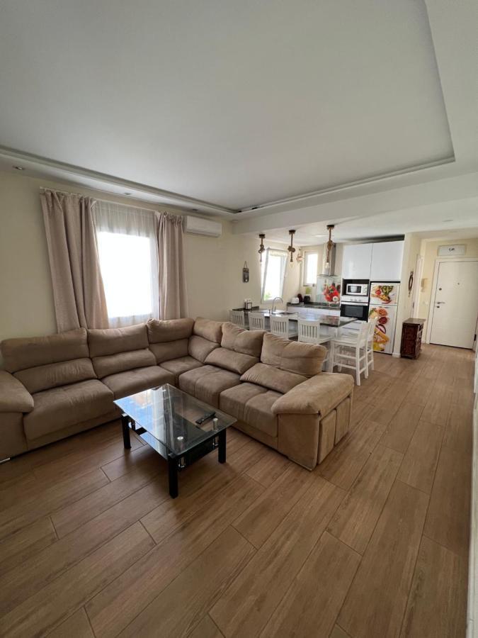 Genuar 3 Bedroom Close To Apartment