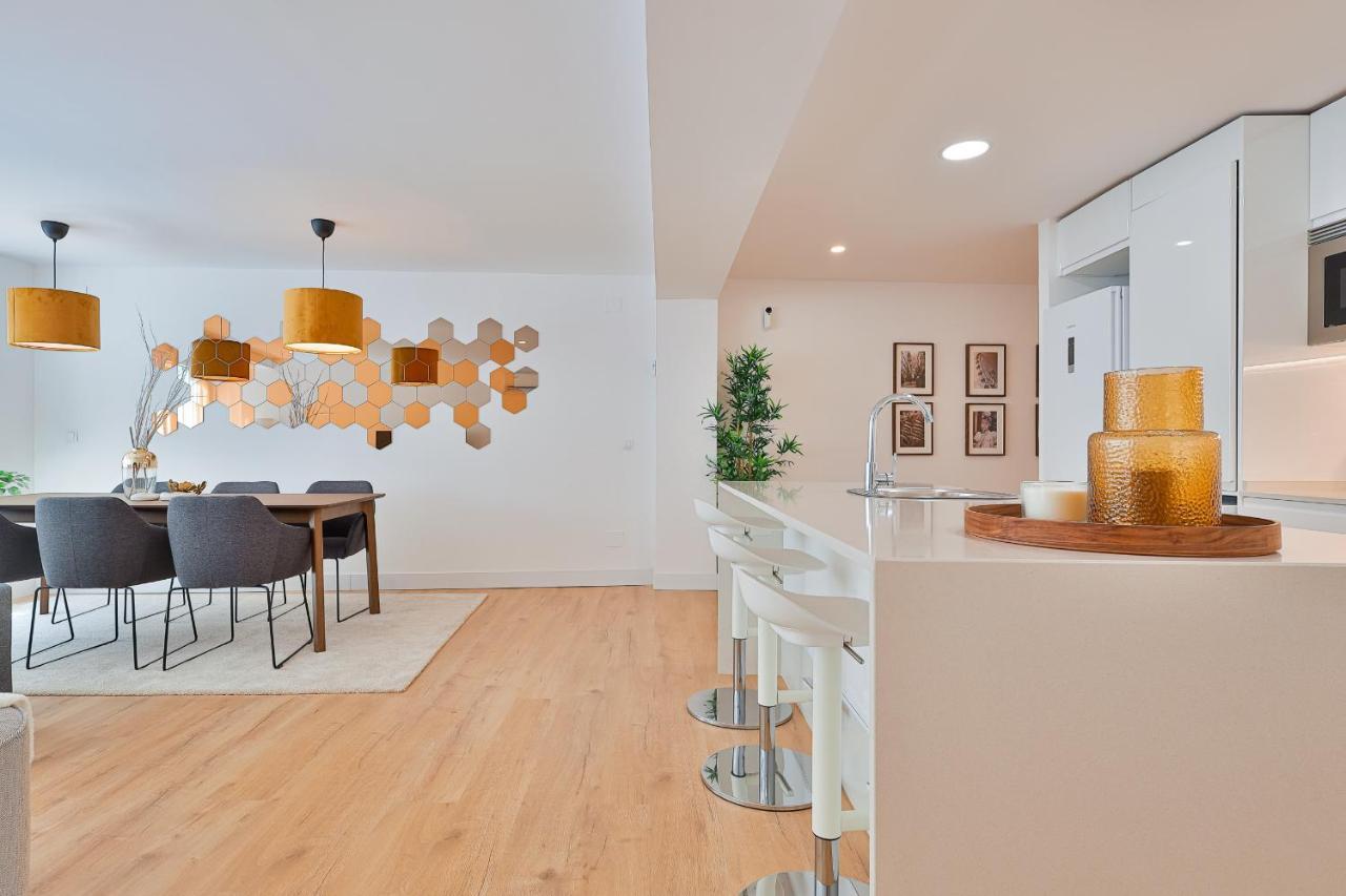 C26 Gorgeous 4 Bdrm In Plaza Uncibay Malaga