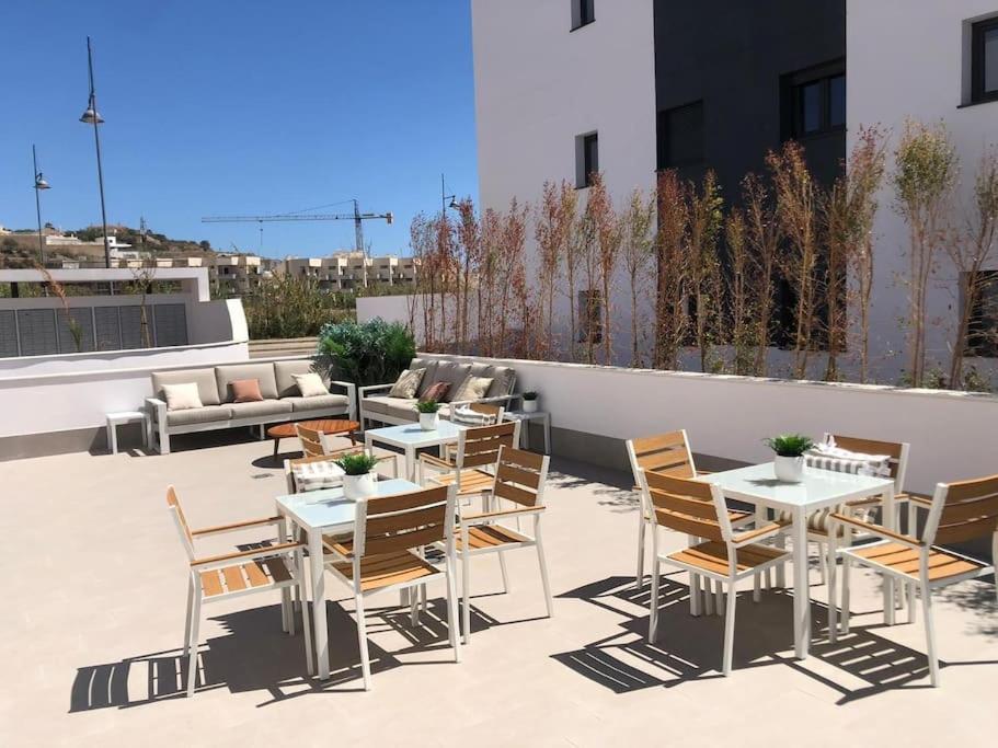 Bajo Con Jardin En Primera Linea De Playa Malaga