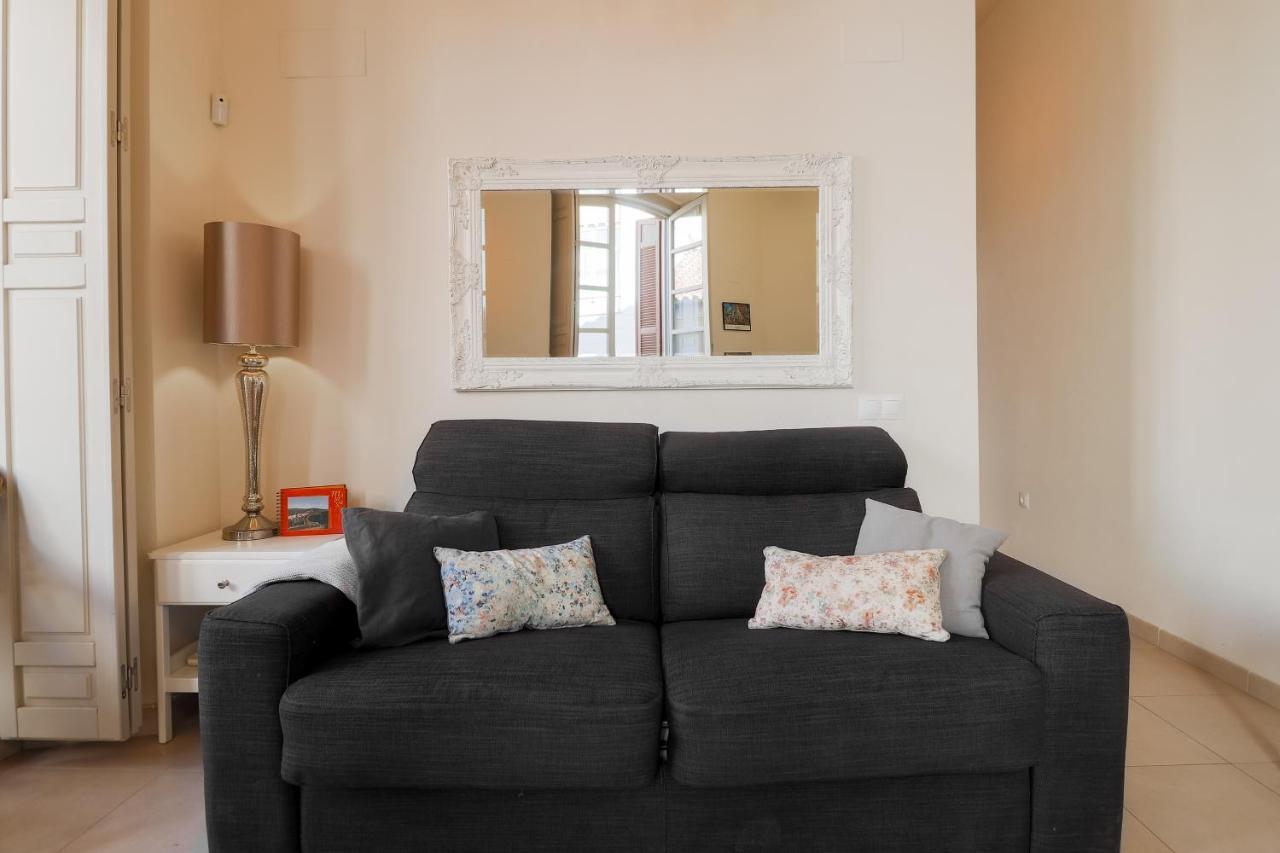 Flat 2 Bedrooms In The Center Apartment *