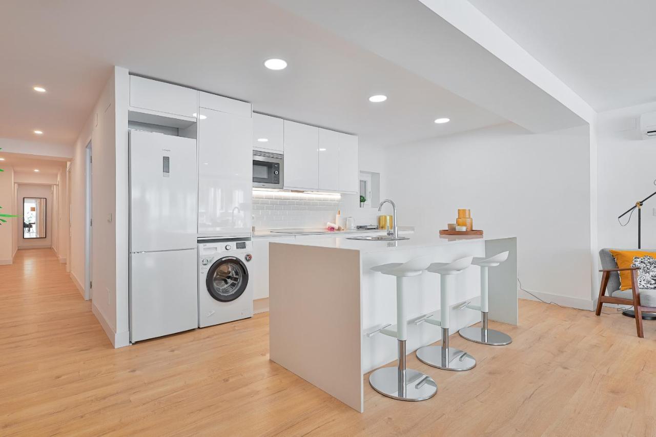 C26 Gorgeous 4 Bdrm In Plaza Uncibay Malaga