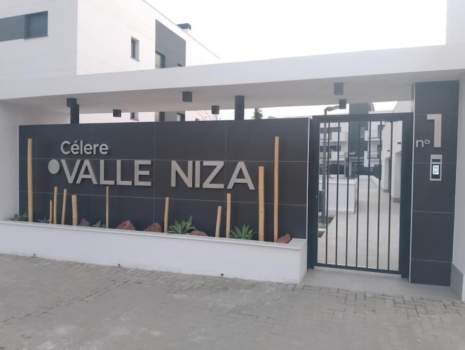 Bajo Con Jardin En Primera Linea De Playa Apartment