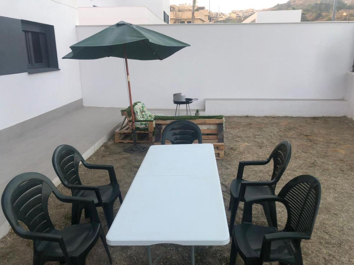 Apartment Bajo Con Jardin En Primera Linea De Playa *