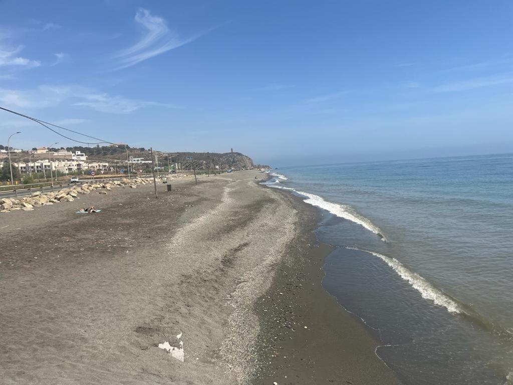 Bajo Con Jardin En Primera Linea De Playa * Malaga