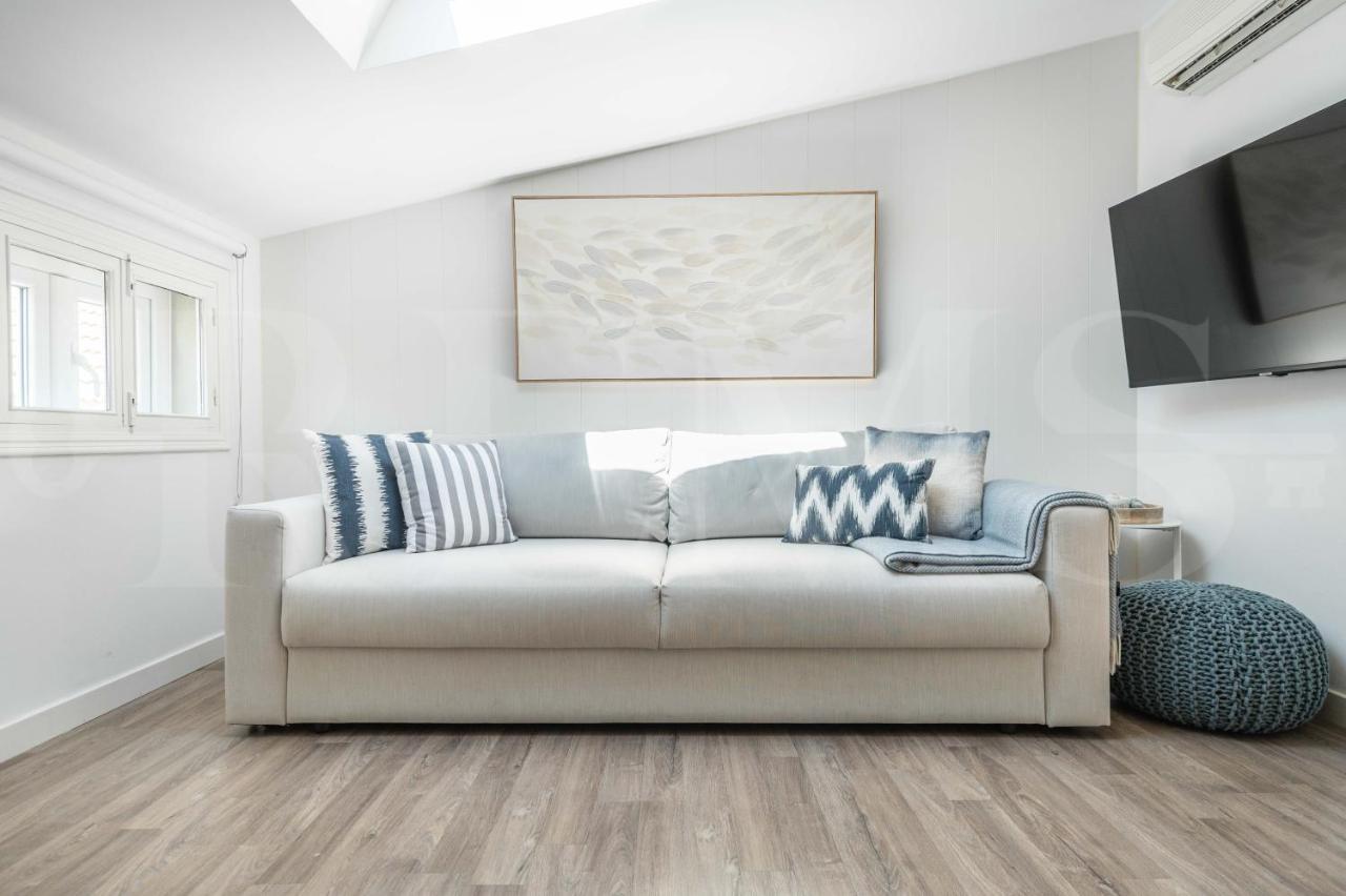 Apartamento Coastal Attic In The Heart Of By Rems *
