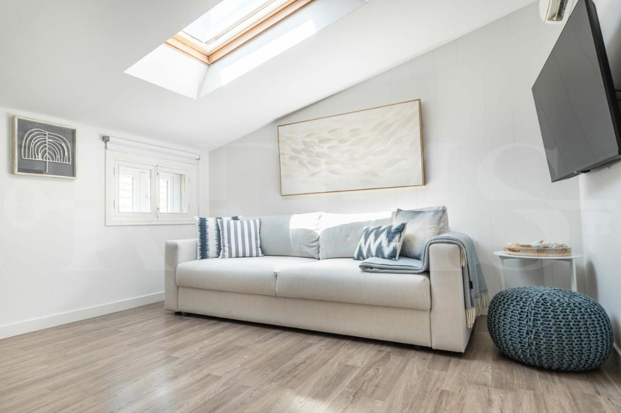 Coastal Attic In The Heart Of By Rems Apartamento