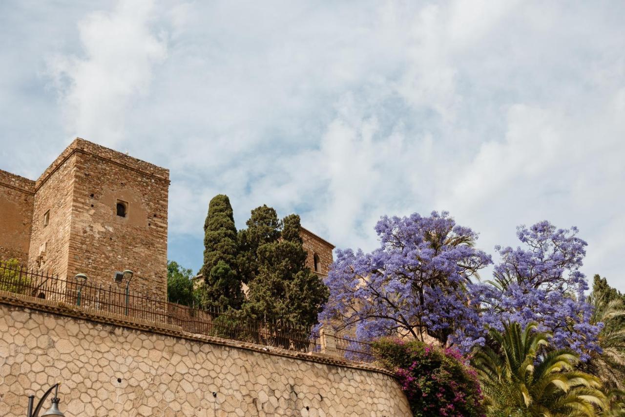 In The Historic Center Of Malaga, Very Close To The And The Ave Train Station, With Private Parking Apartment *