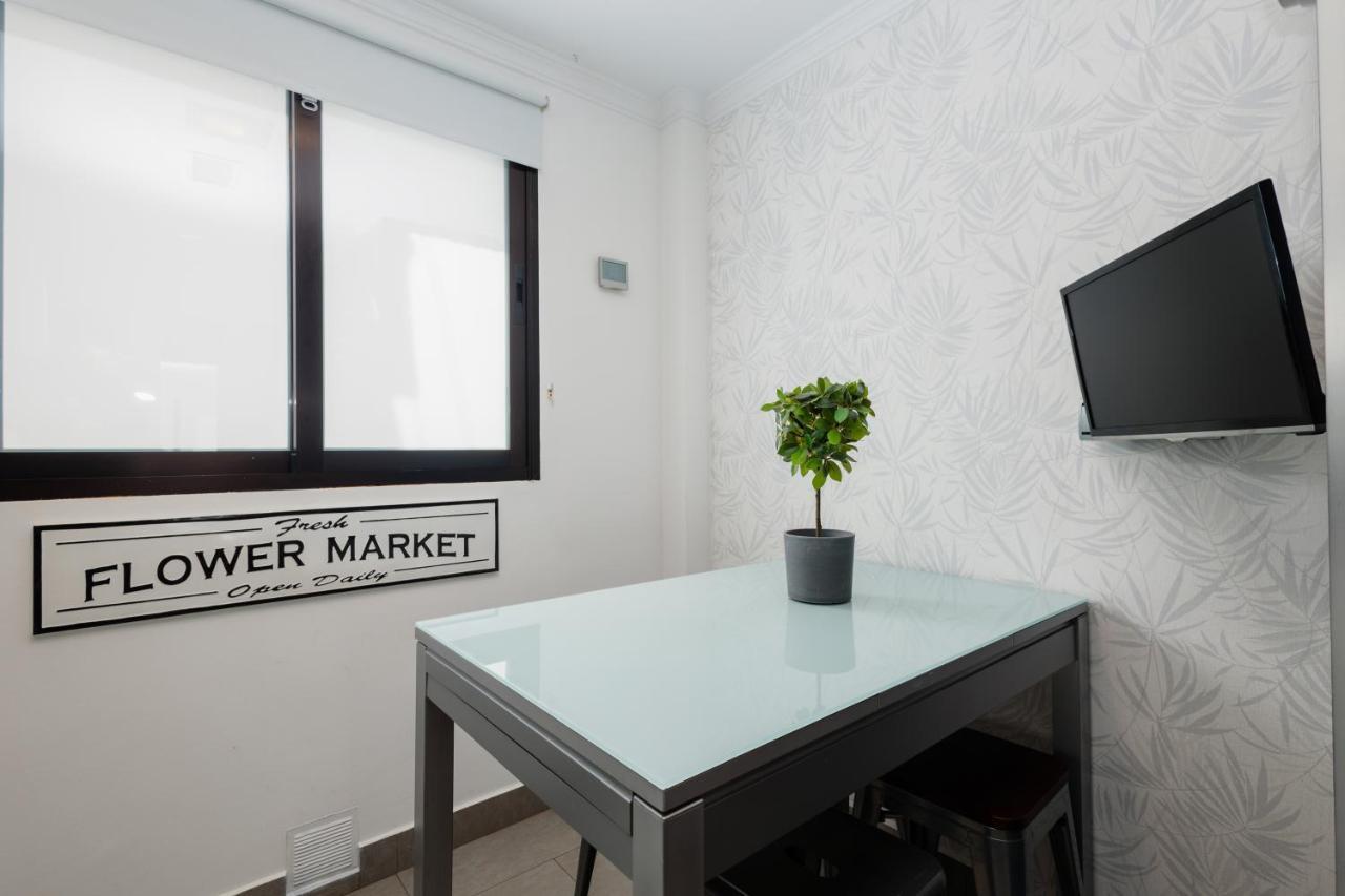 In The Historic Center Of Malaga, Very Close To The And The Ave Train Station, With Private Parking Apartment