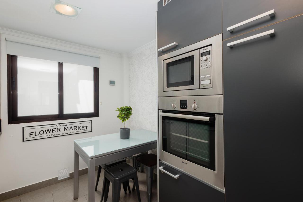 In The Historic Center Of Malaga, Very Close To The And The Ave Train Station, With Private Parking Apartment