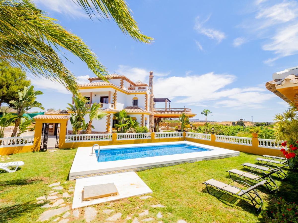 Villa Cubo's Fina & Minigolf Included