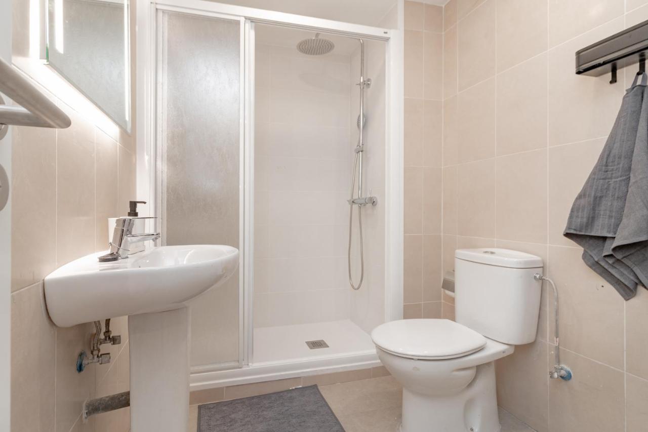 Apartment C23 Lovely 4 Bedroom Close To Maria Zambrano *