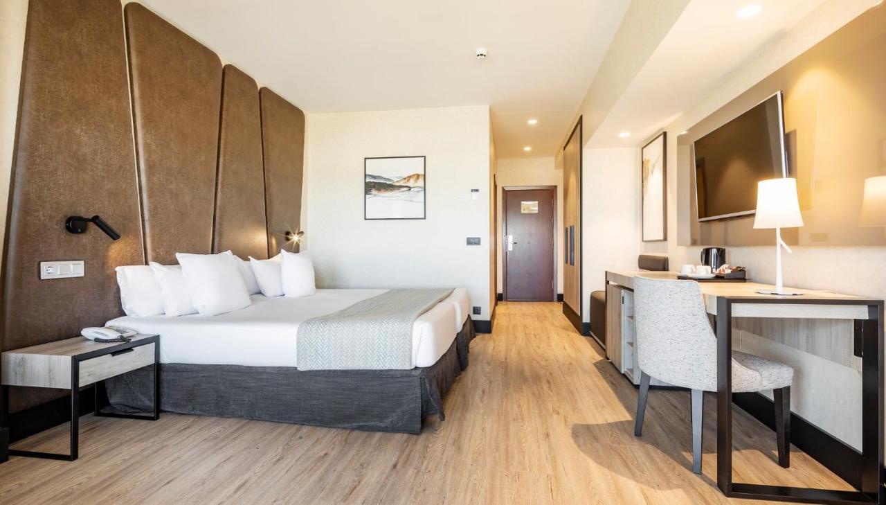 Ilunion Hotel