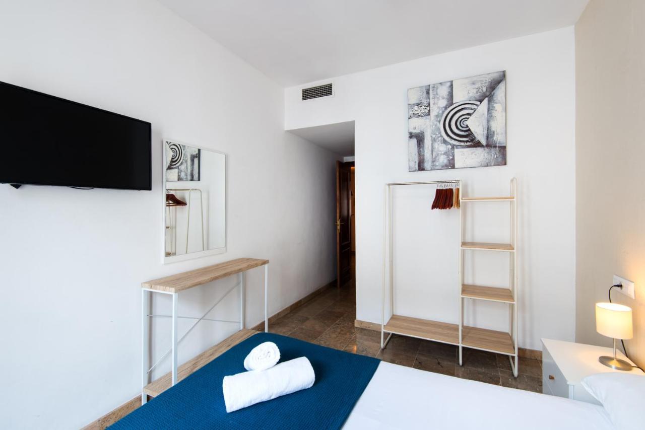 Center 2bed 2b Aircon Wif And Parking Free Apartment