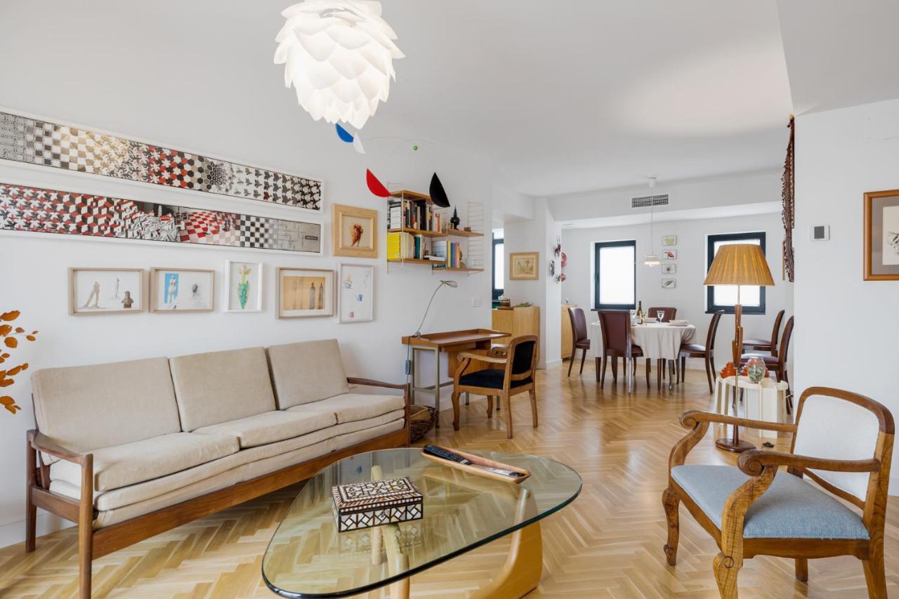 Soho 2 Bedrooms Next To The Apartment *