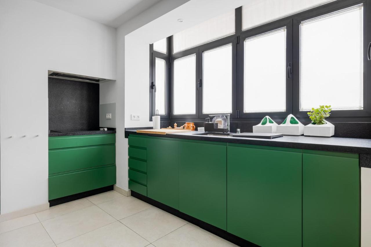 Soho 2 Bedrooms Next To The Apartment