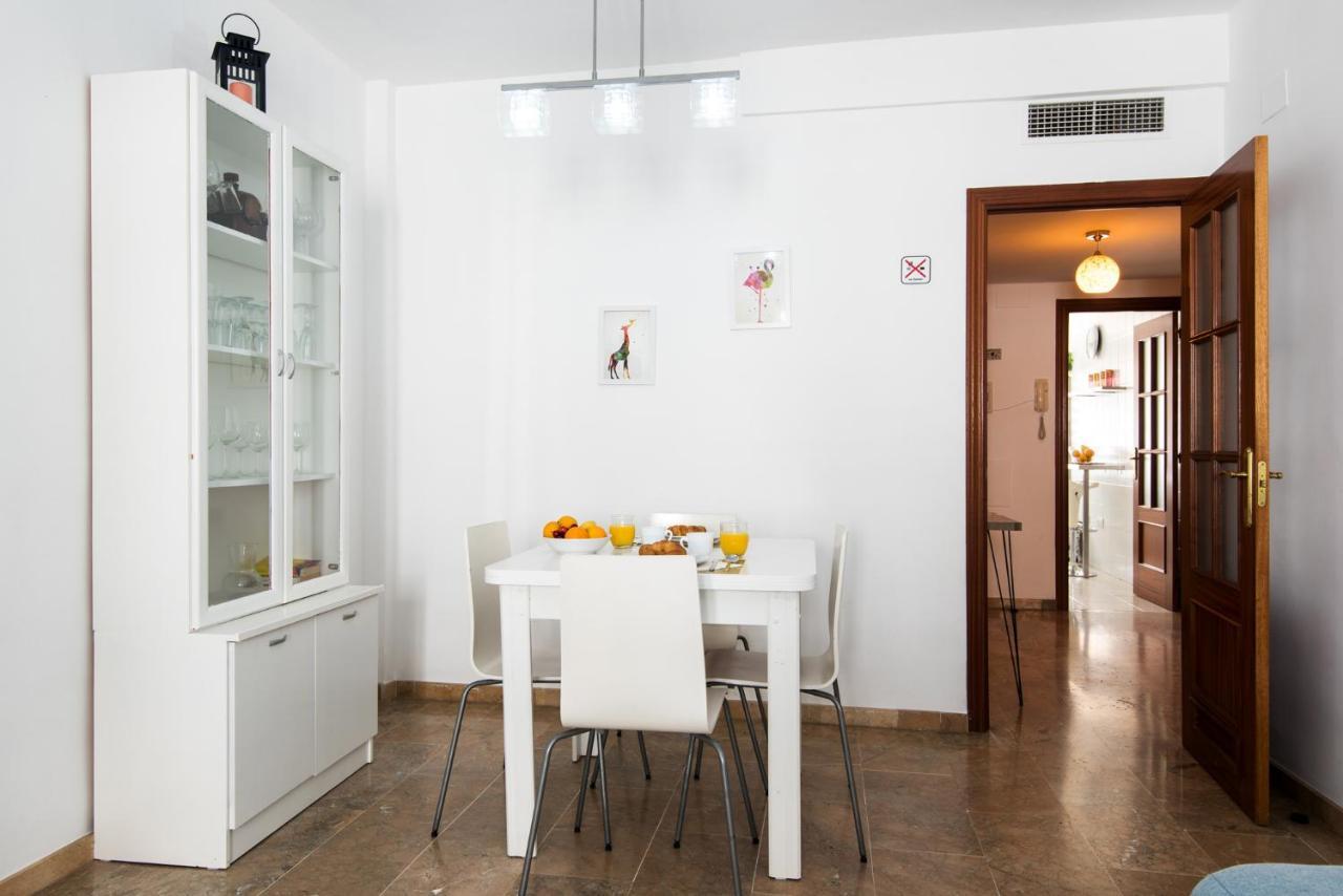 Apartment Center 2bed 2b Aircon Wif And Parking Free *