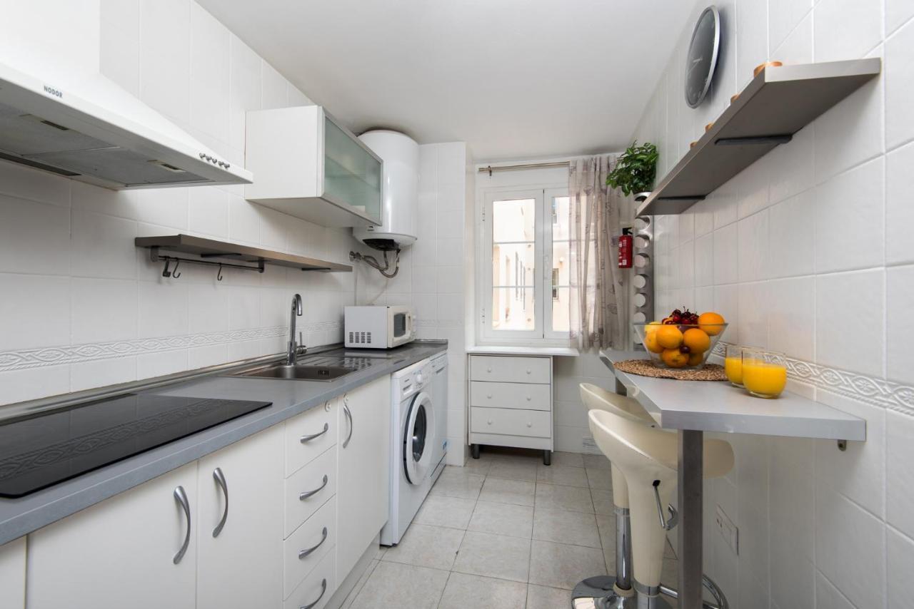 Center 2bed 2b Aircon Wif And Parking Free