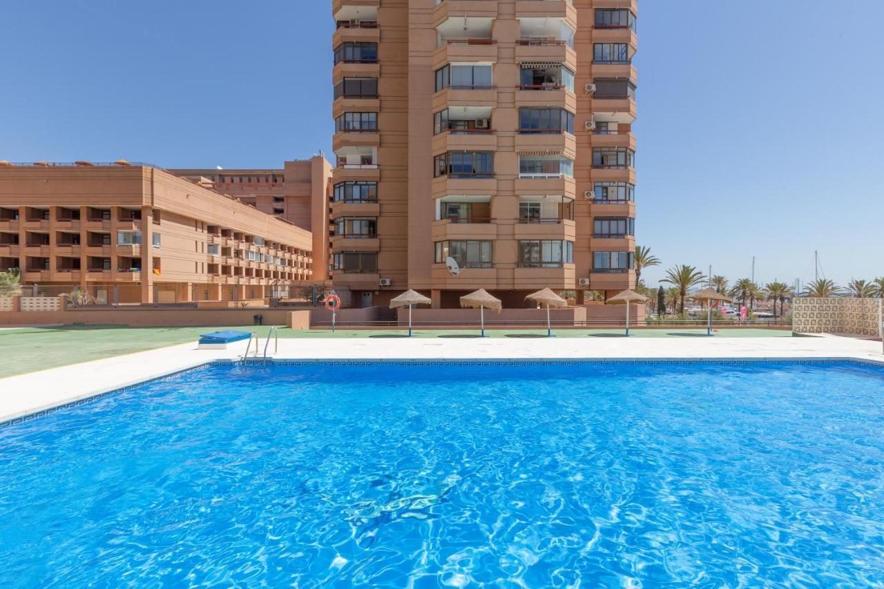 Sunny One Bedroom Apartment *
