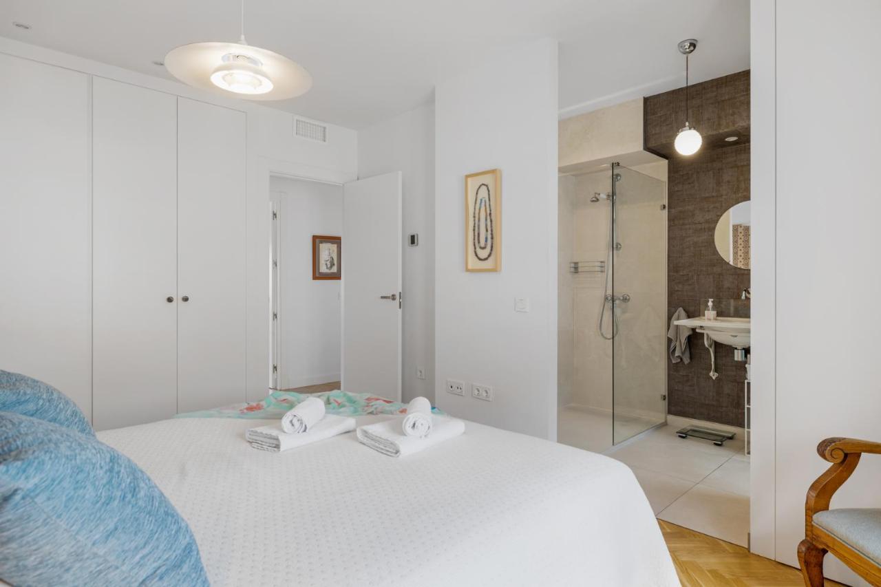 Soho 2 Bedrooms Next To The Apartment