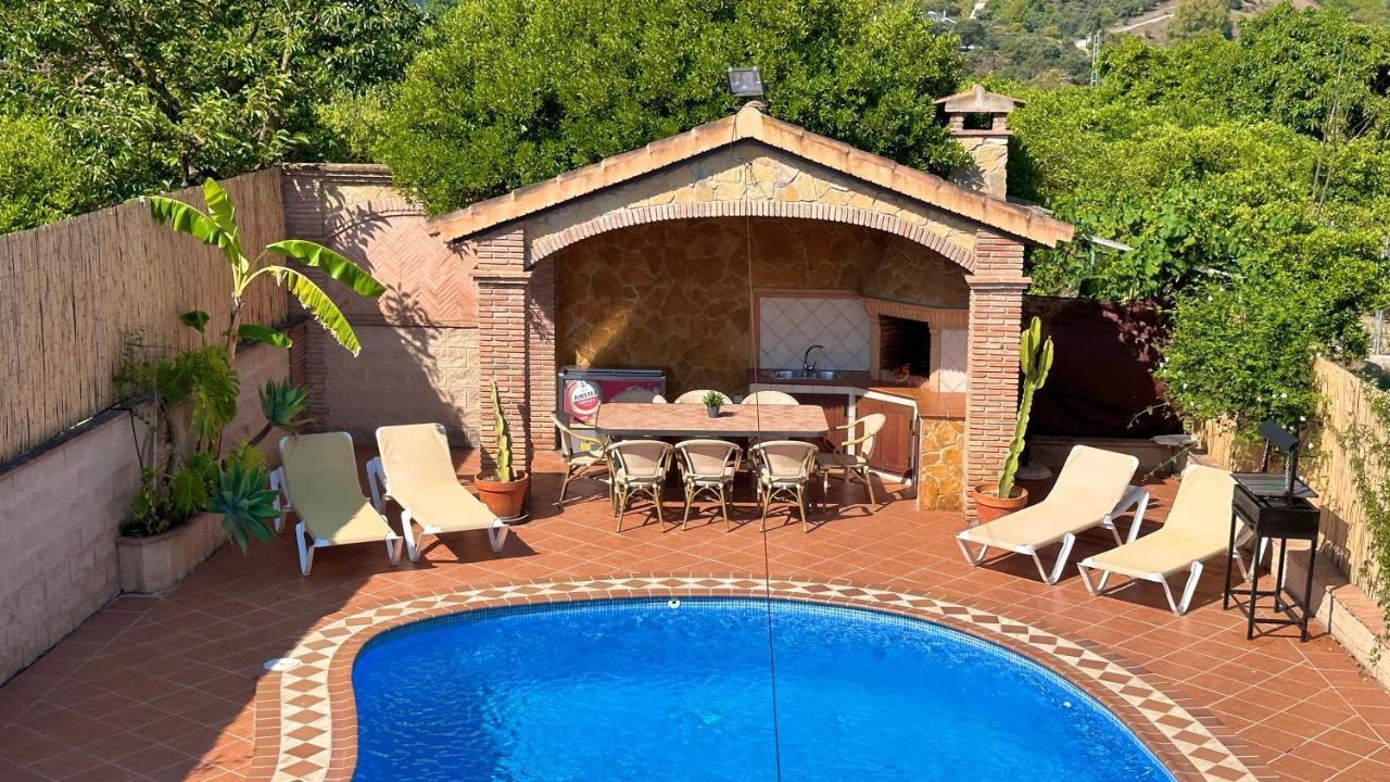 El Parral - Piscina Y Sala De Cine * Málaga