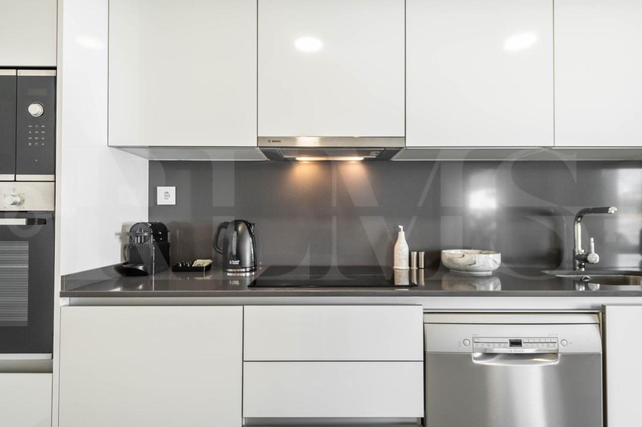 With Parking, Gym & Terrace By Rems Apartment *