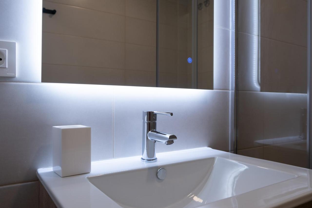 Victoria's Modern And Cosy 2 Bedroom Apartment