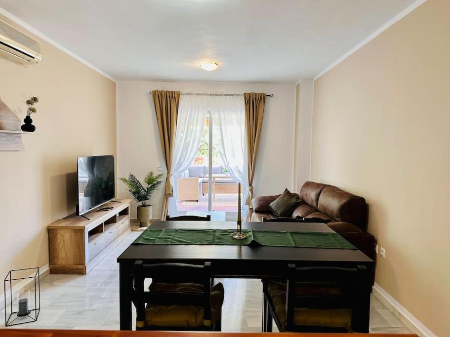 Encantador Vista Golf, Grande Terraza Apartment