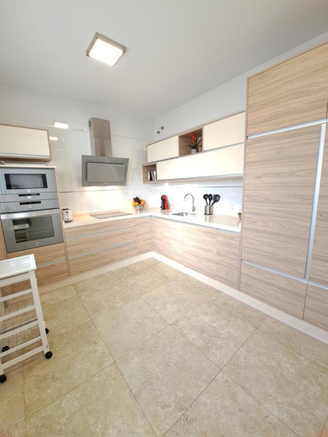 Tres J Villa
