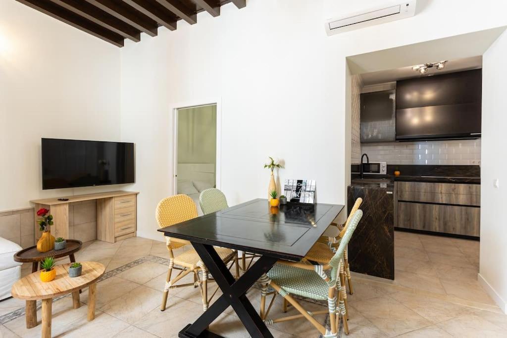 Apartment 1. Casa De Alma. In Historic House Malaga