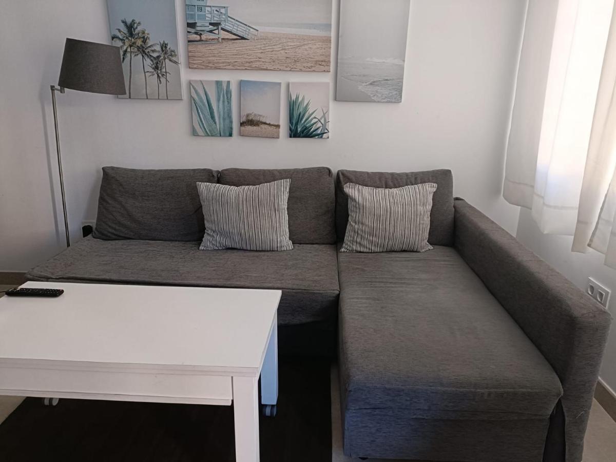 Emilio De La Cerda Huelin Apartment *