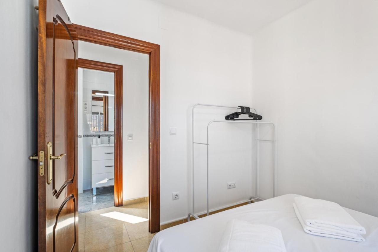 3 Bedroom Near Centre Apartment *
