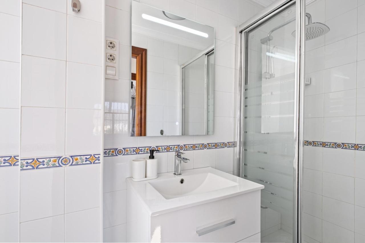 3 Bedroom Near Centre Apartment *