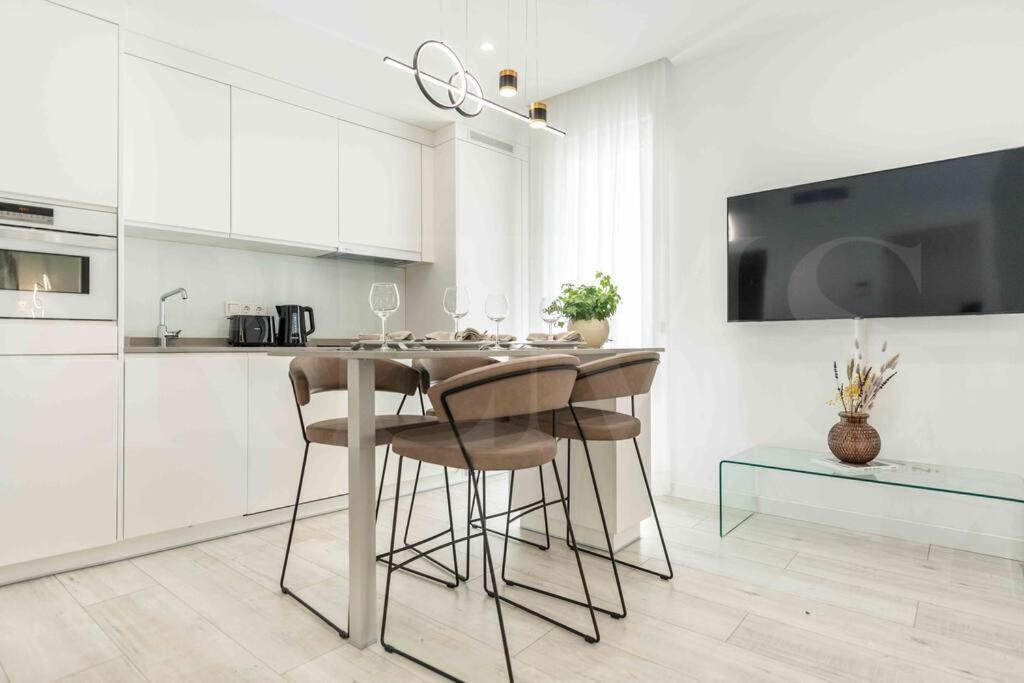 Apartment Tranquil & Bright With Parking By Rems Malaga